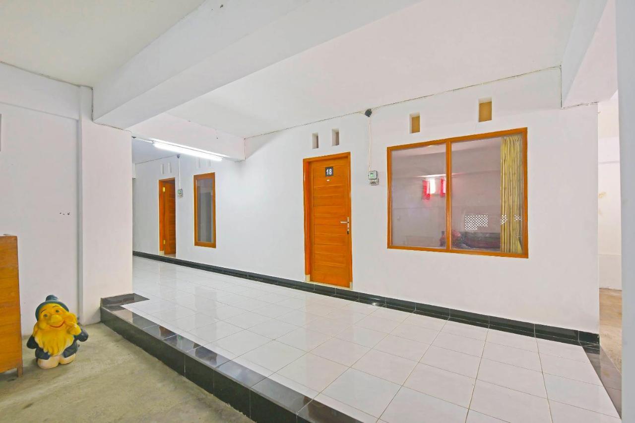 Oyo 90967 Soka Asri Guest House Darmasaba Ngoại thất bức ảnh